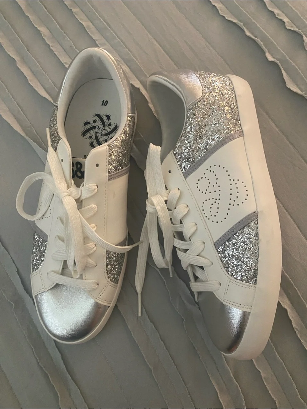 Sam & Libby White and Silver Glitter Low-Top Sneakers size 10
